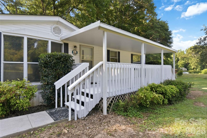 305 Southfork Meadows Rd, Gastonia, NC 28052