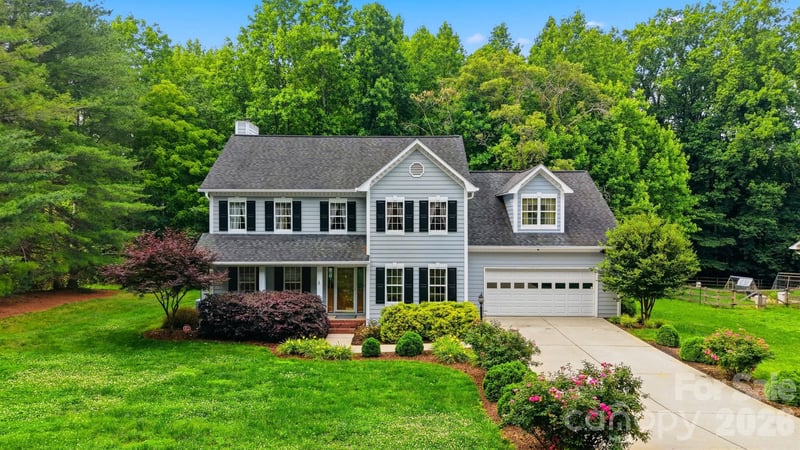 1032 30th Avenue Ln, Hickory, NC 28601