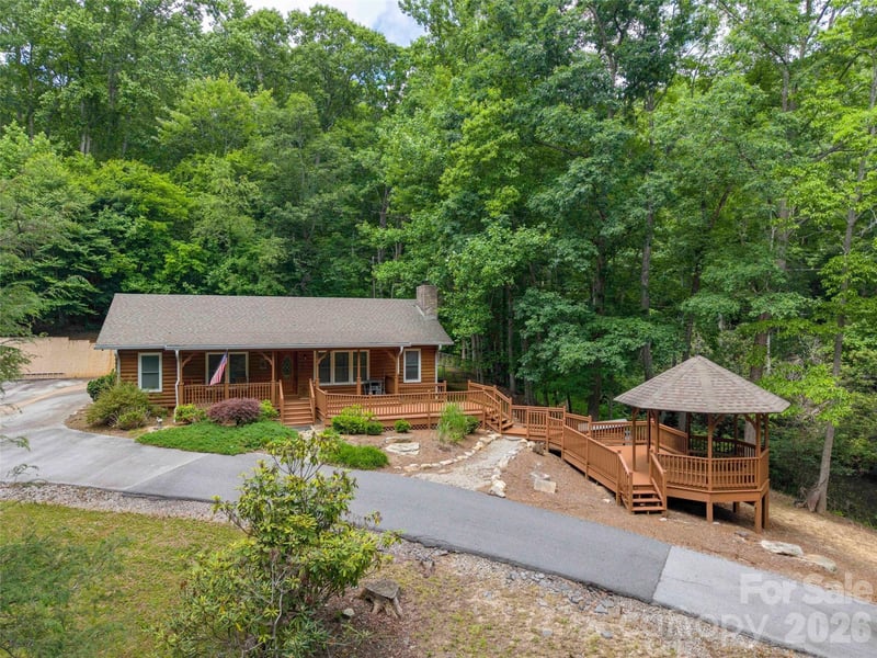 743 Kyles Creek Rd, Hendersonville, NC 28792