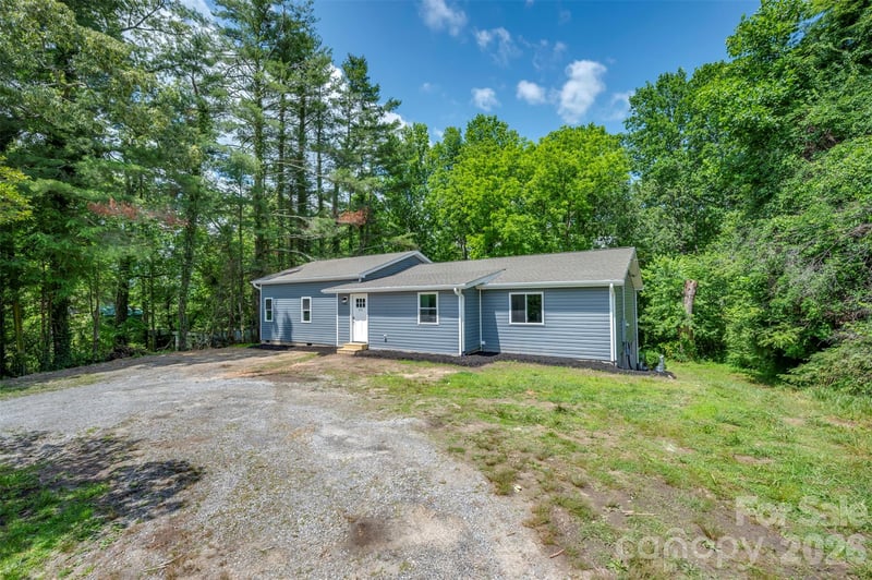 323 Stepp Ave, Hendersonville, NC 28739