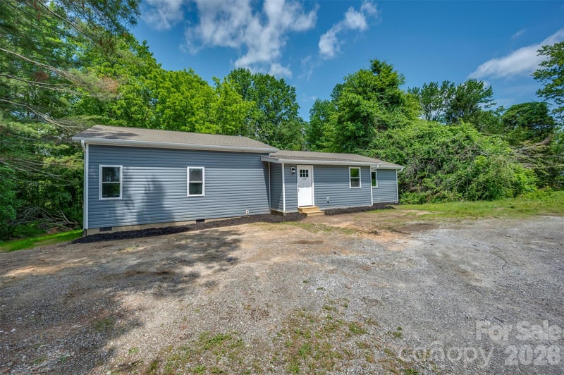 323 Stepp Ave, Hendersonville, NC 28739