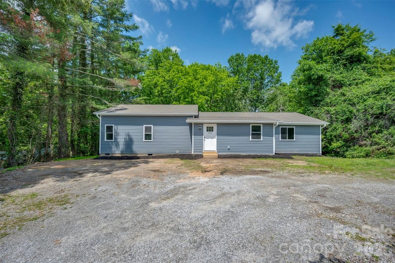323 Stepp Ave, Hendersonville, NC 28739