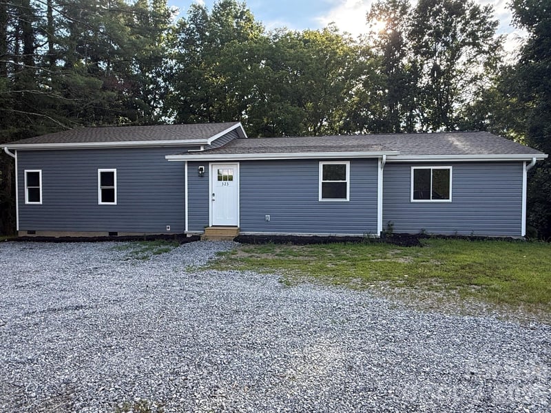 323 Stepp Ave, Hendersonville, NC 28739