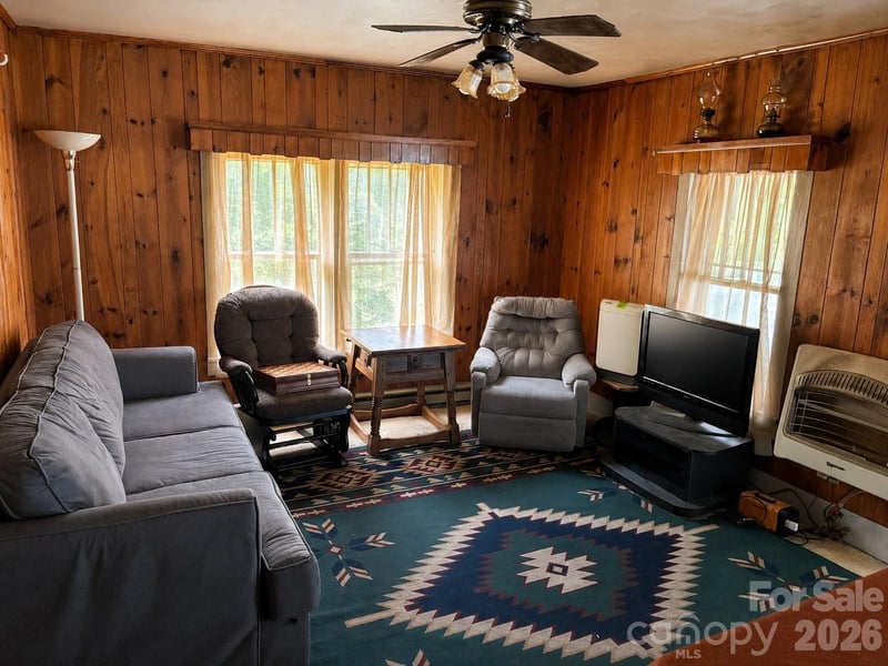 547 Avery Creek Rd, Arden, NC 28704