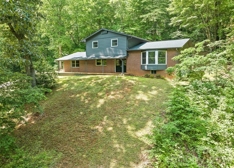 1296 Country Club Dr, Cullowhee, NC 28723