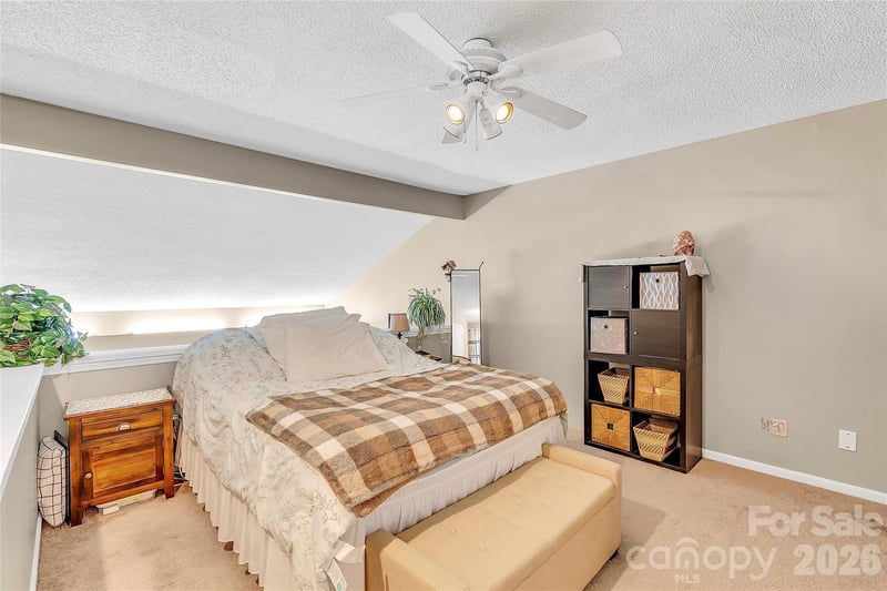 8073 Charter Oak Ln, Charlotte, NC 28226