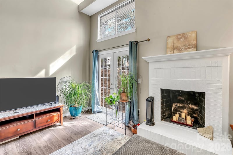 8073 Charter Oak Ln, Charlotte, NC 28226