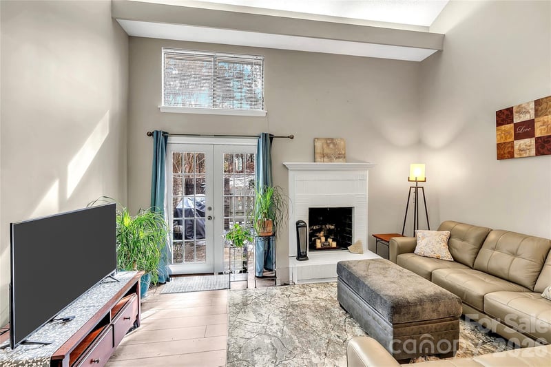 8073 Charter Oak Ln, Charlotte, NC 28226