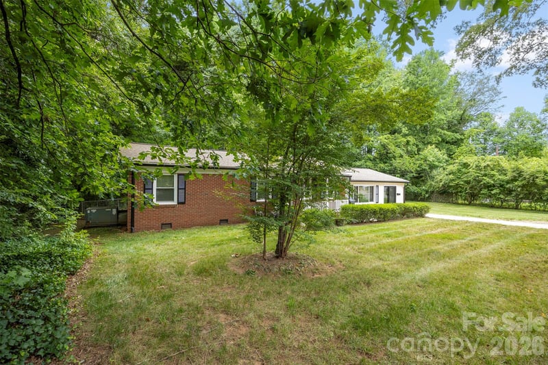 611 Lewis St, Dallas, NC 28034