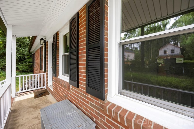 611 Lewis St, Dallas, NC 28034