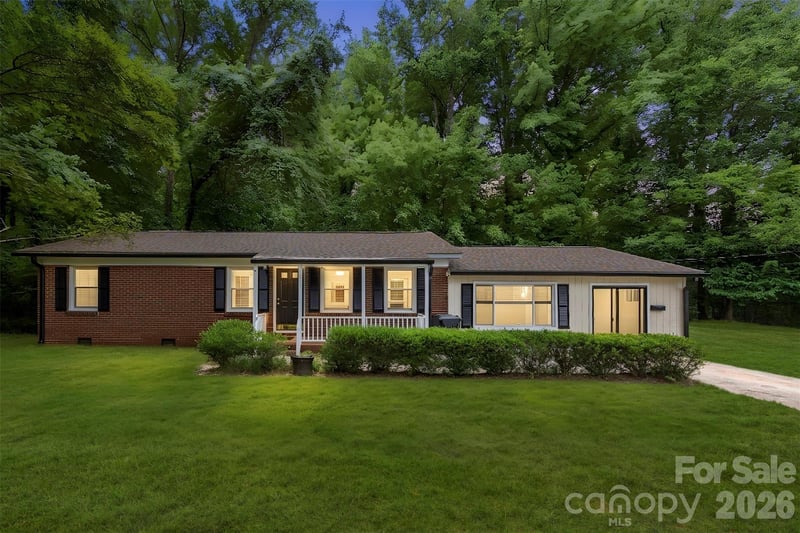 611 Lewis St, Dallas, NC 28034