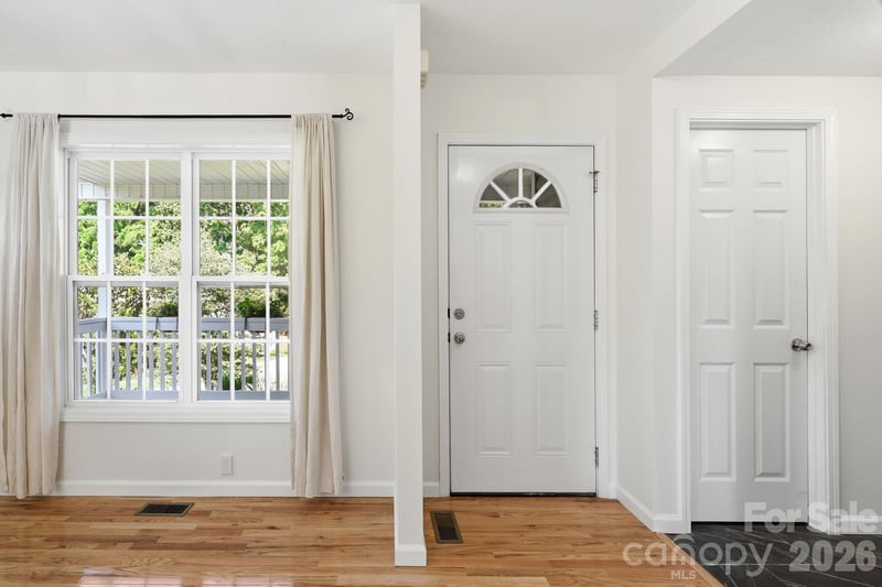 14 Grove Garden Ave, Candler, NC 28715