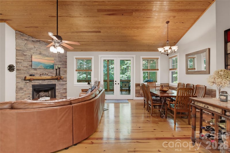 112 Boulder Creek Ln, Tuckasegee, NC 28783