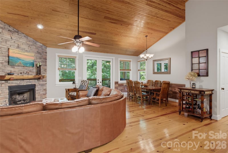 112 Boulder Creek Ln, Tuckasegee, NC 28783