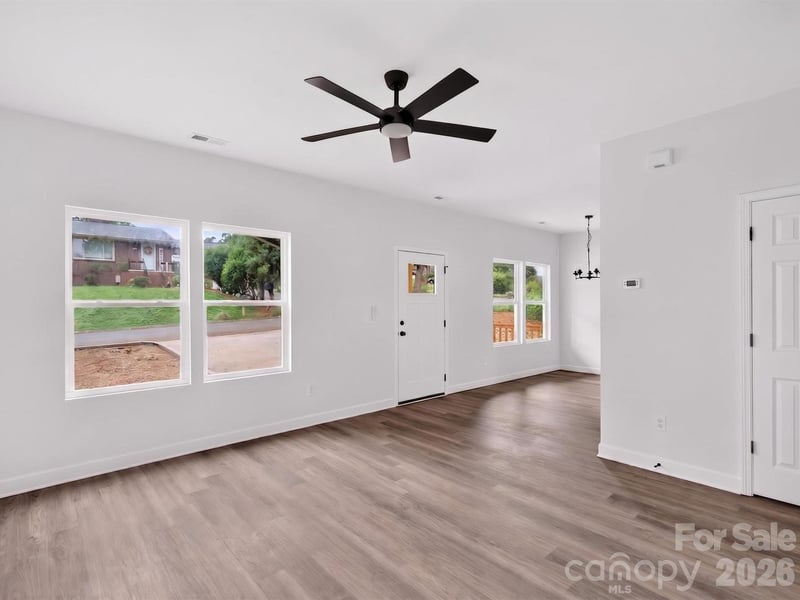 417 8th Street Dr, Hickory, NC 28602