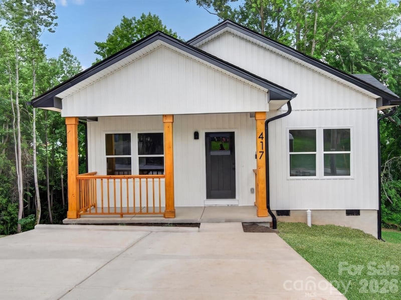417 8th Street Dr, Hickory, NC 28602
