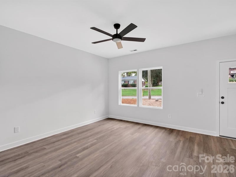 417 8th Street Dr, Hickory, NC 28602