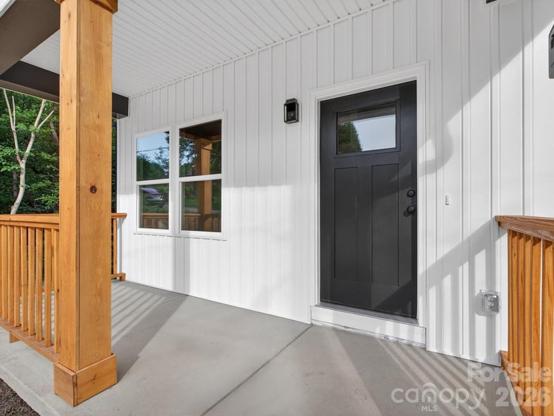 417 8th Street Dr, Hickory, NC 28602