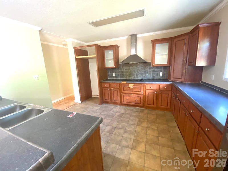 39 Henry White Ln, Leicester, NC 28748
