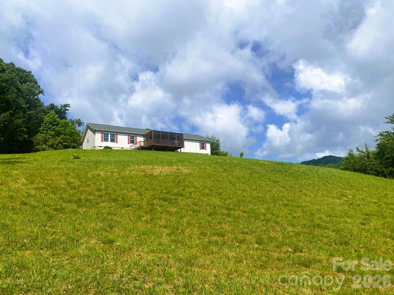 39 Henry White Ln, Leicester, NC 28748