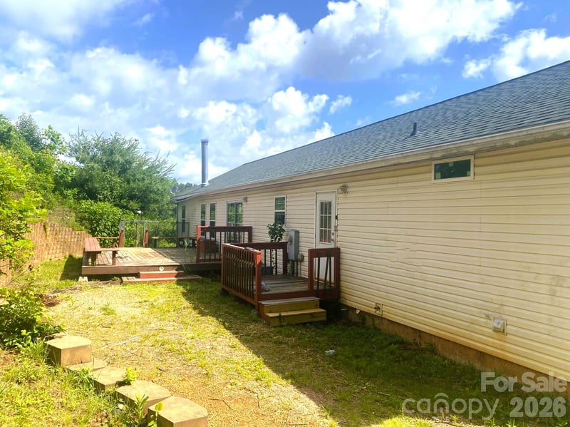 39 Henry White Ln, Leicester, NC 28748