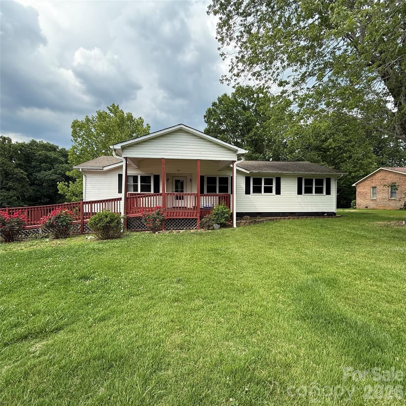210 Bleynat St, Valdese, NC 28690