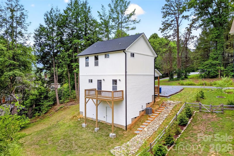 88 Walker St, Black Mountain, NC 28711