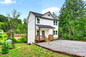 88 Walker St, Black Mountain, NC 28711