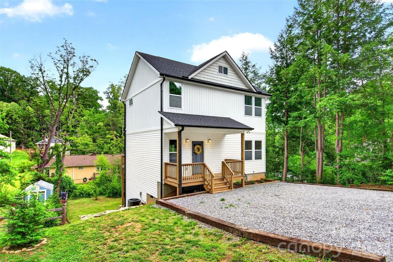 88 Walker St, Black Mountain, NC 28711