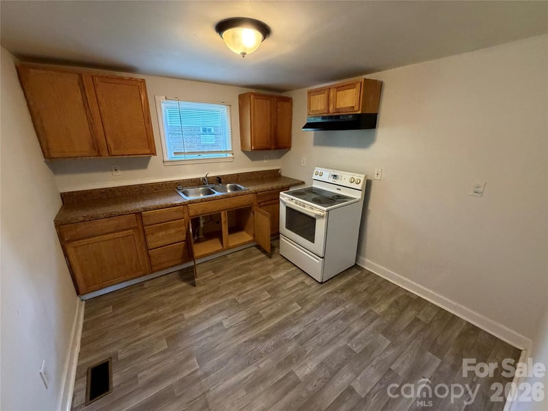 9235 Kendall Dr, Charlotte, NC 28214