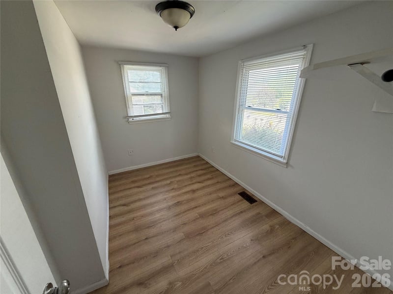9235 Kendall Dr, Charlotte, NC 28214