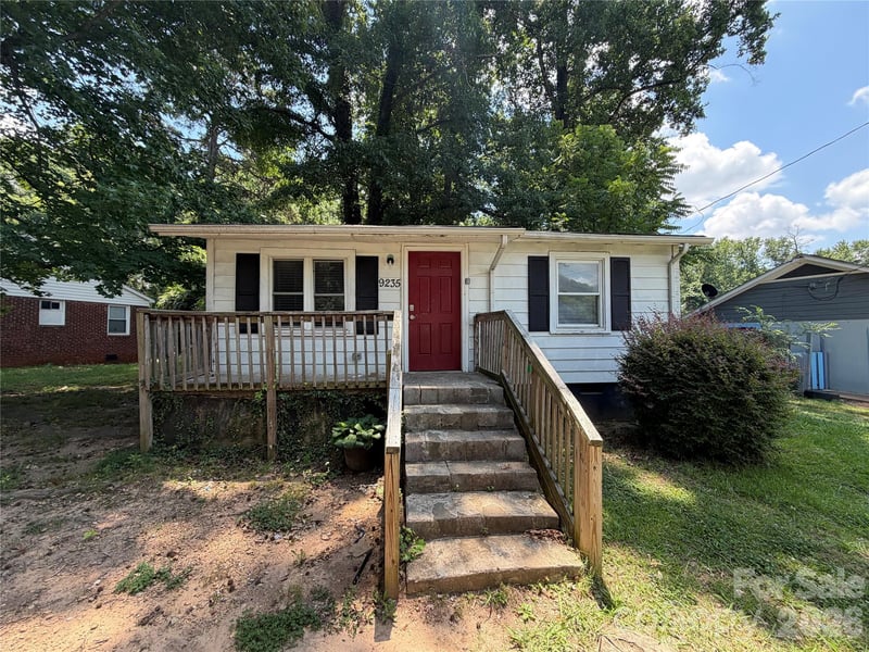 9235 Kendall Dr, Charlotte, NC 28214