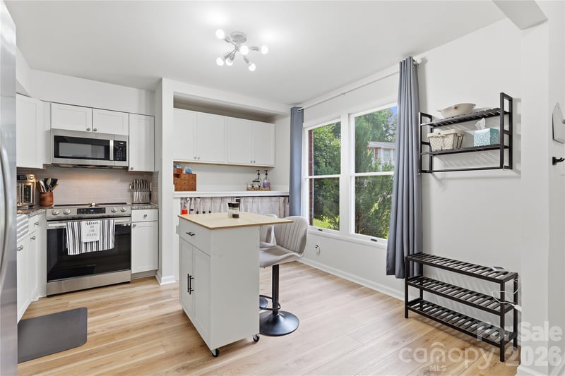 8208 Knights Bridge Rd, Charlotte, NC 28210