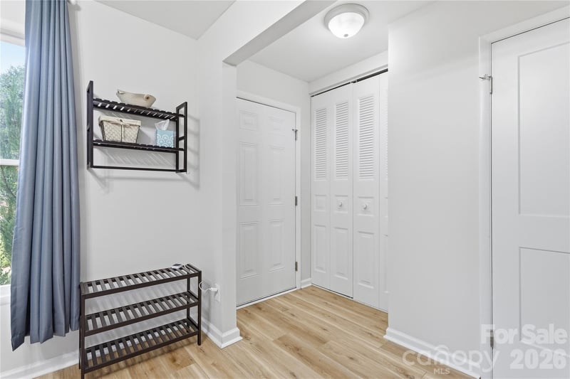 8208 Knights Bridge Rd, Charlotte, NC 28210