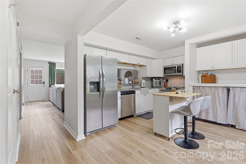 8208 Knights Bridge Rd, Charlotte, NC 28210