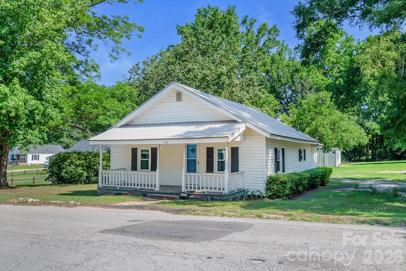 208 Church St, Jefferson, SC 29718