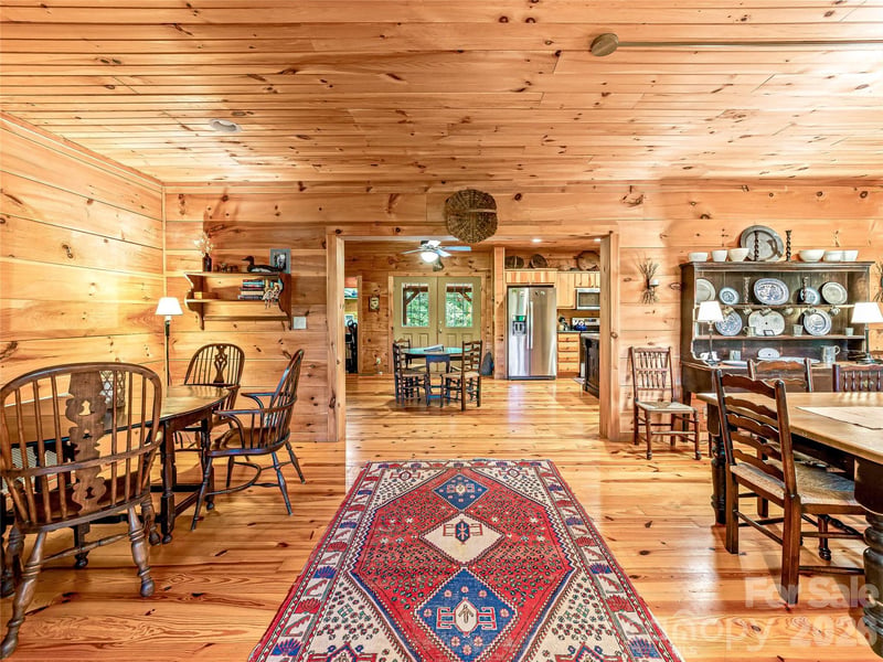 250 Fairway Dr, Lake Toxaway, NC 28747