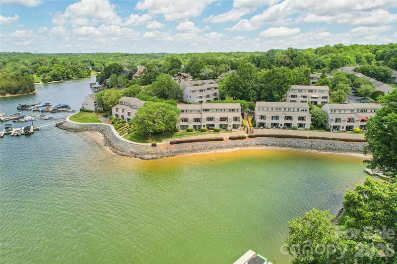 14039 Queens Harbor Rd, Charlotte, NC 28278