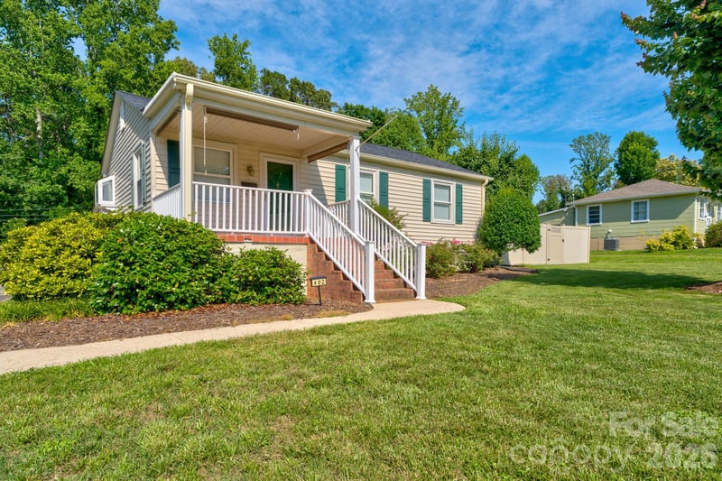 402 Houser St, Cherryville, NC 28021