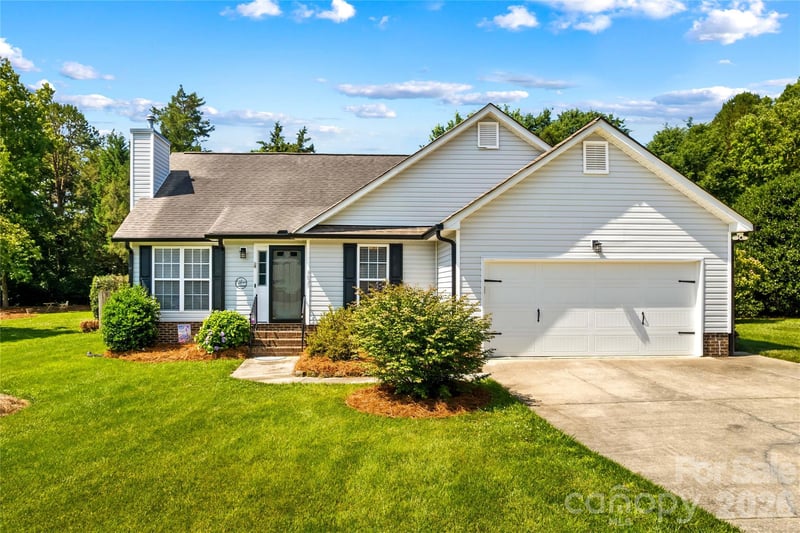 4425 Derbyshire Ln, Matthews, NC 28104