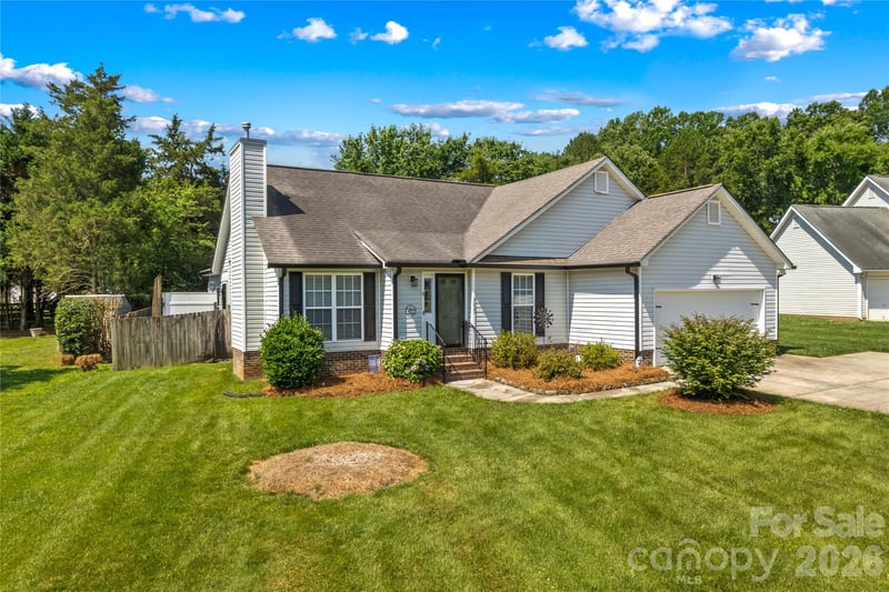 4425 Derbyshire Ln, Matthews, NC 28104
