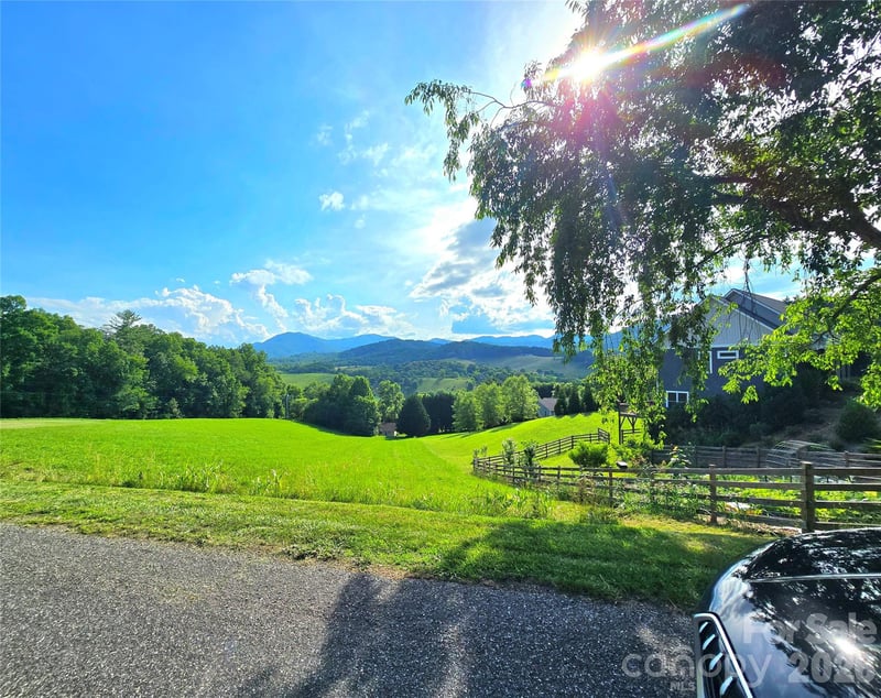 37 Justice Dr, Leicester, NC 28748