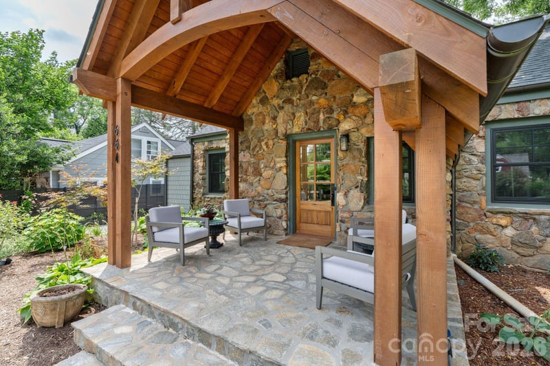 664 Lakeshore Dr, Asheville, NC 28804
