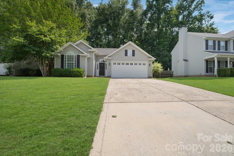 14136 Walkers Crossing Dr, Charlotte, NC 28273