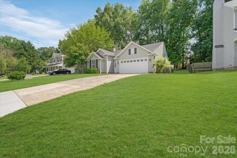 14136 Walkers Crossing Dr, Charlotte, NC 28273