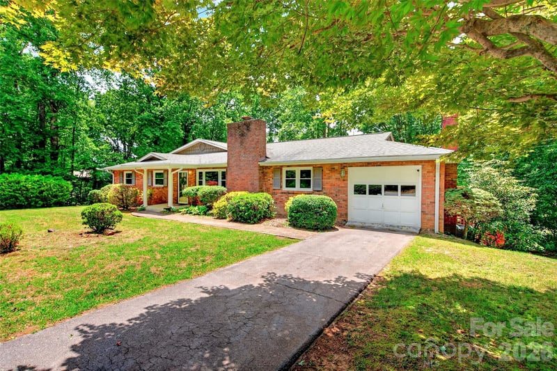 103 Richard Ln, Black Mountain, NC 28711