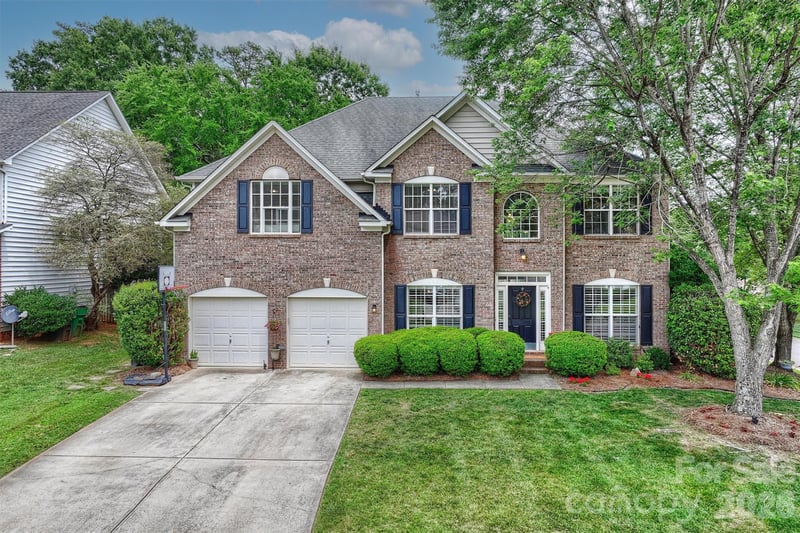 9318 Autumn Applause Dr, Charlotte, NC 28277