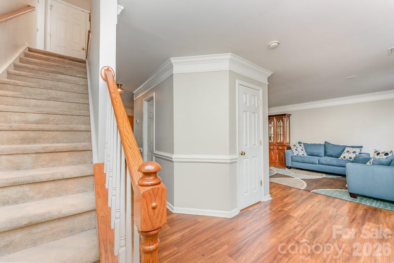 9824 Dauphine Dr, Charlotte, NC 28216