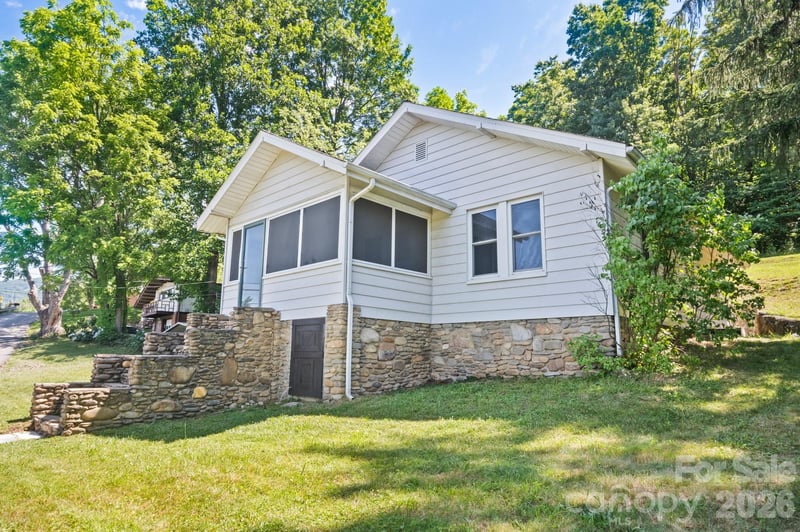 441 Main St, Clyde, NC 28721