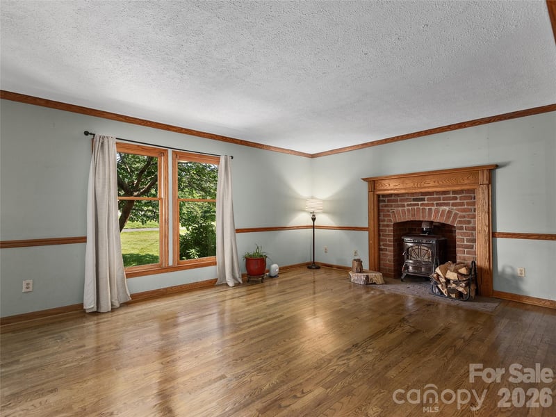 3 Carolewood Dr, Horse Shoe, NC 28742